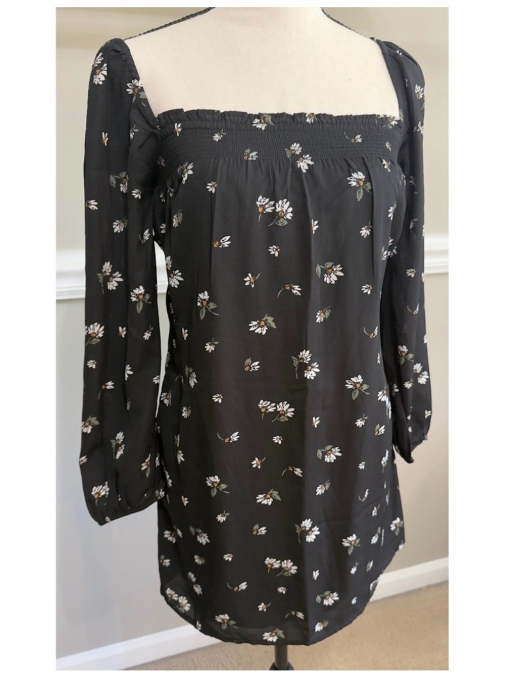 Abercrombie Black Daisy Long Sleeve Smocked Chiffon Mini Dress - MT